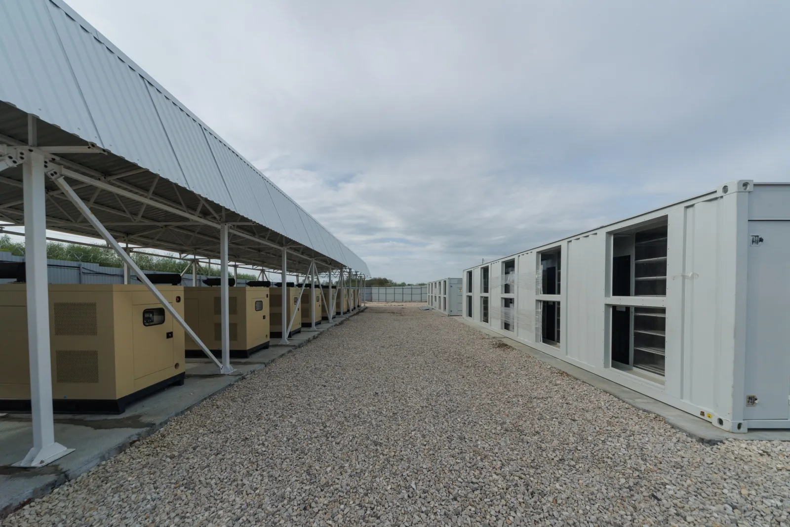 Панорама площадки NODA — арочные ангары для ASIC, административный корпус и ГПУ на участке 3,2 Га в Усть-Качке